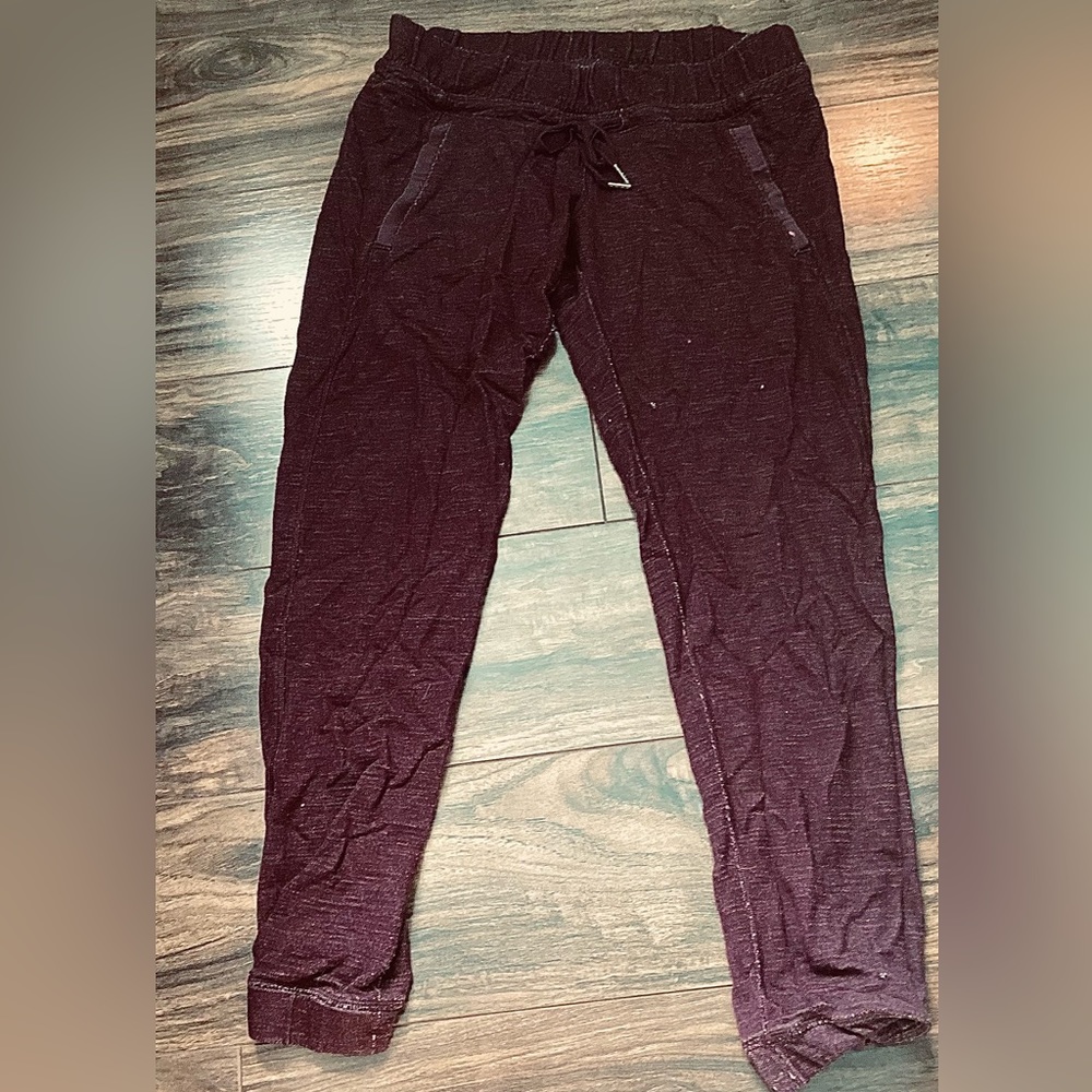 Lululemon women’s maroon winter joggers with wool